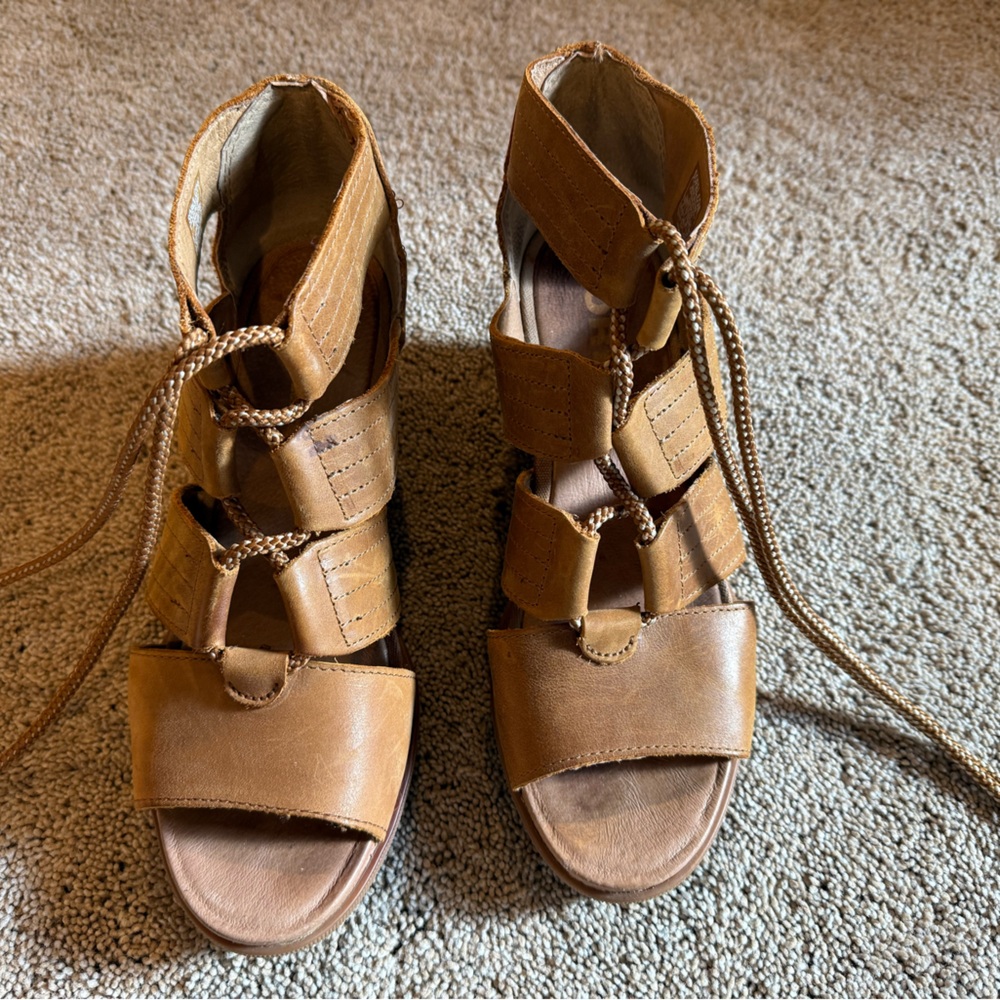 Sorel Tan Leather Women's Sandals